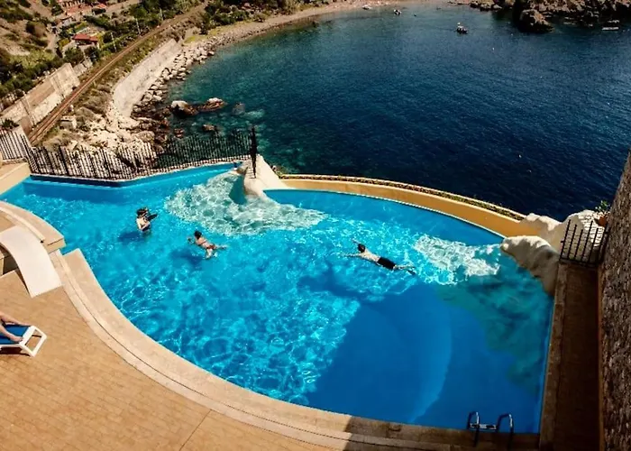 The View 公寓 陶尔米纳